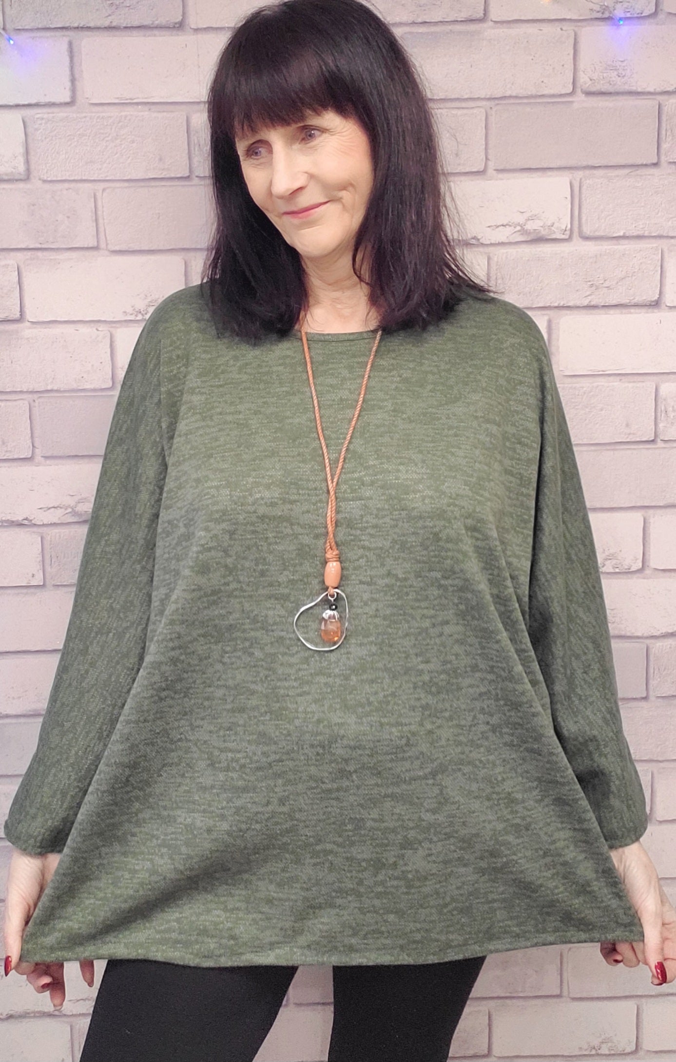 Ivanna Plain Top With Necklace