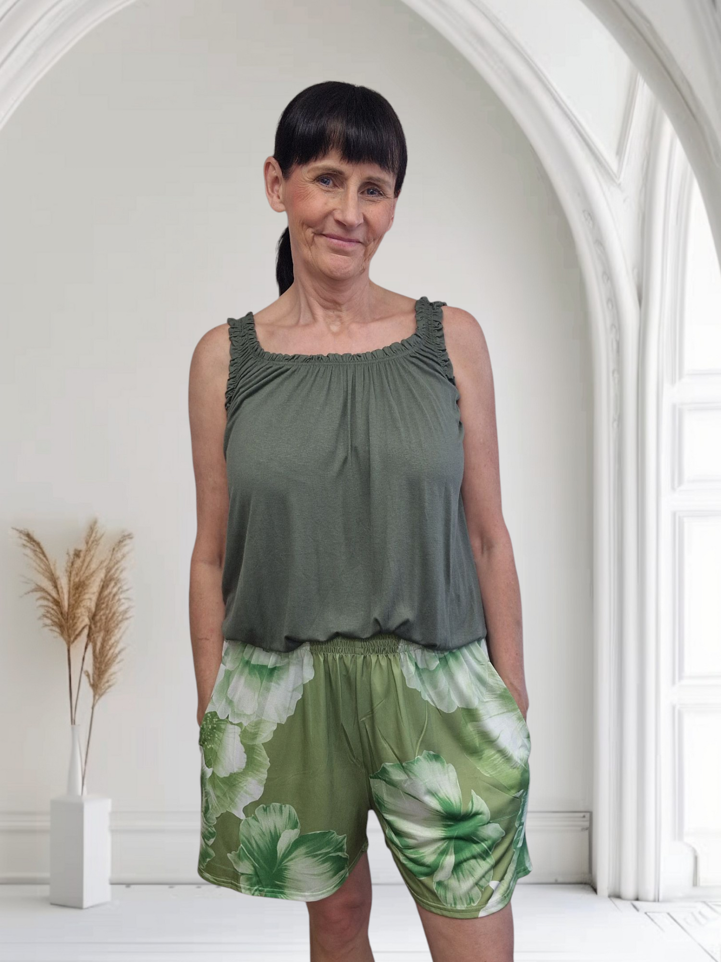 Floral Print Stretchy Shorts With Pockets