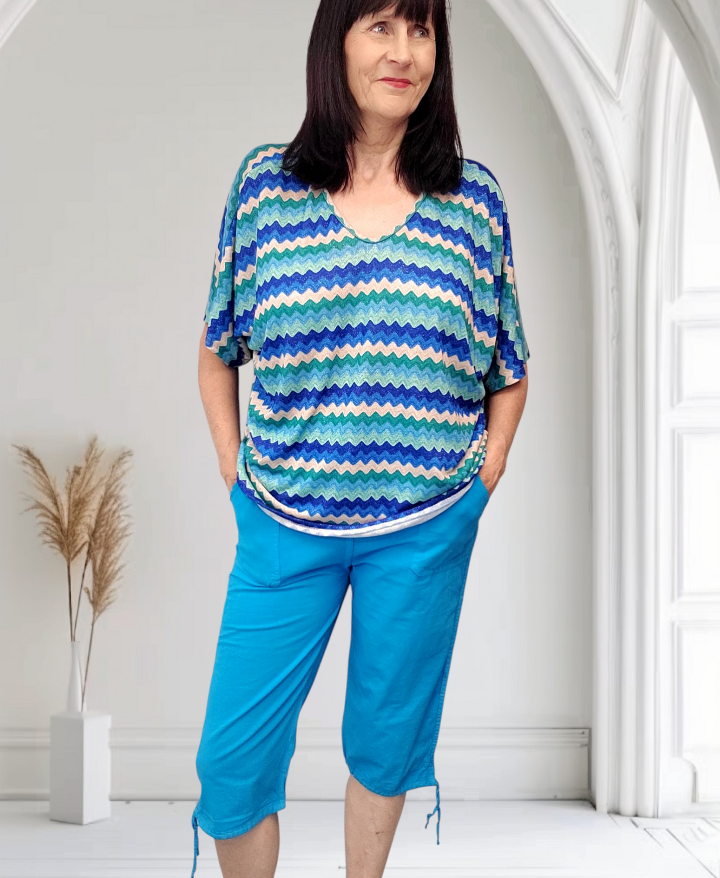 Crop Trousers Elasticated Waist And Pockets