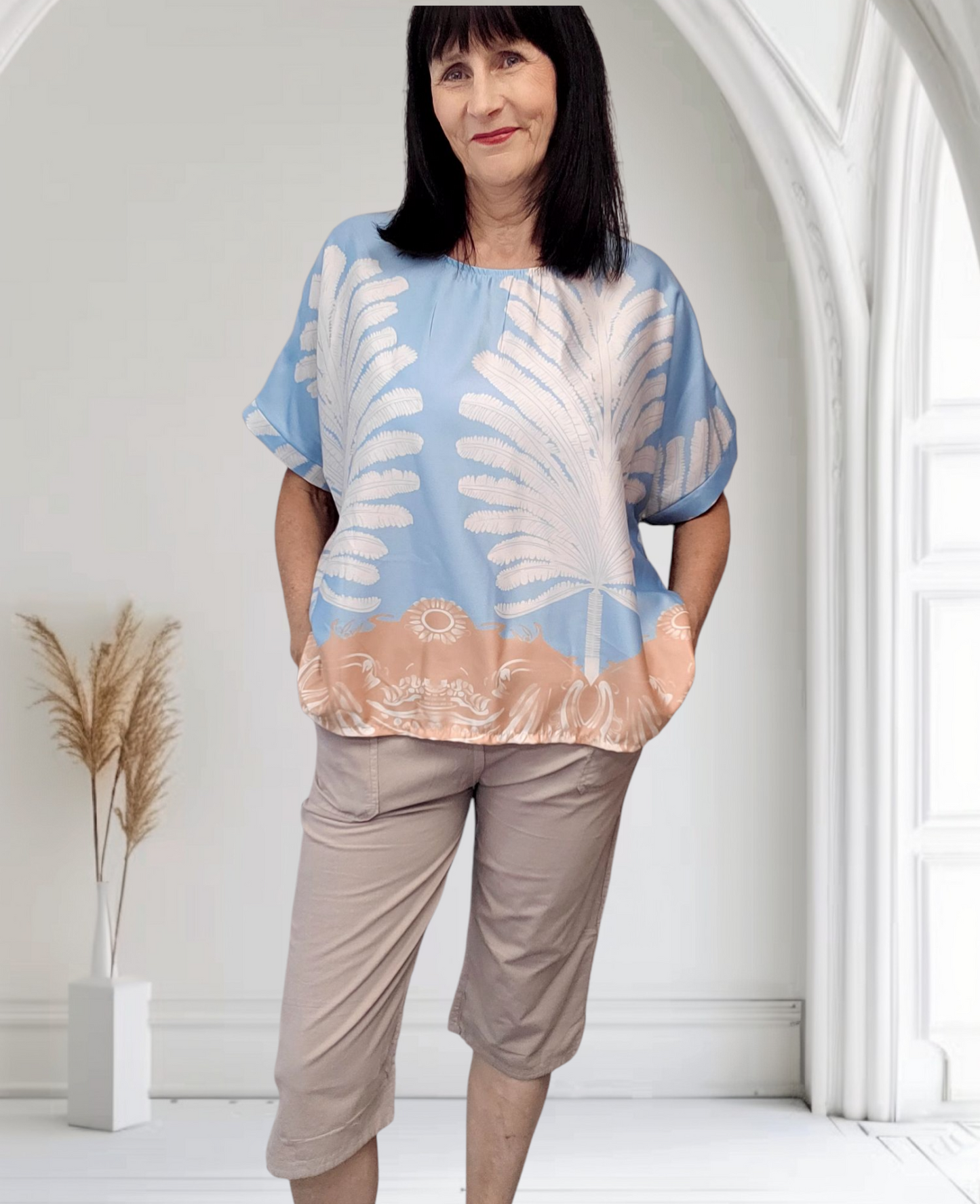 Crop Trousers Elasticated Waist And Pockets