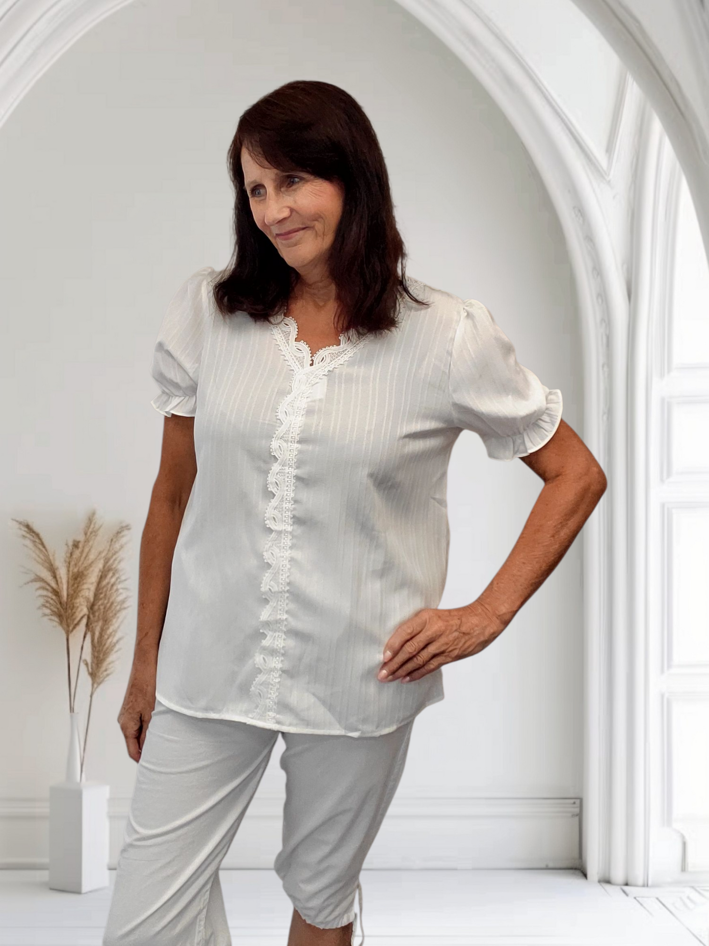 Val Short Sleeve Top With Lace Detailing