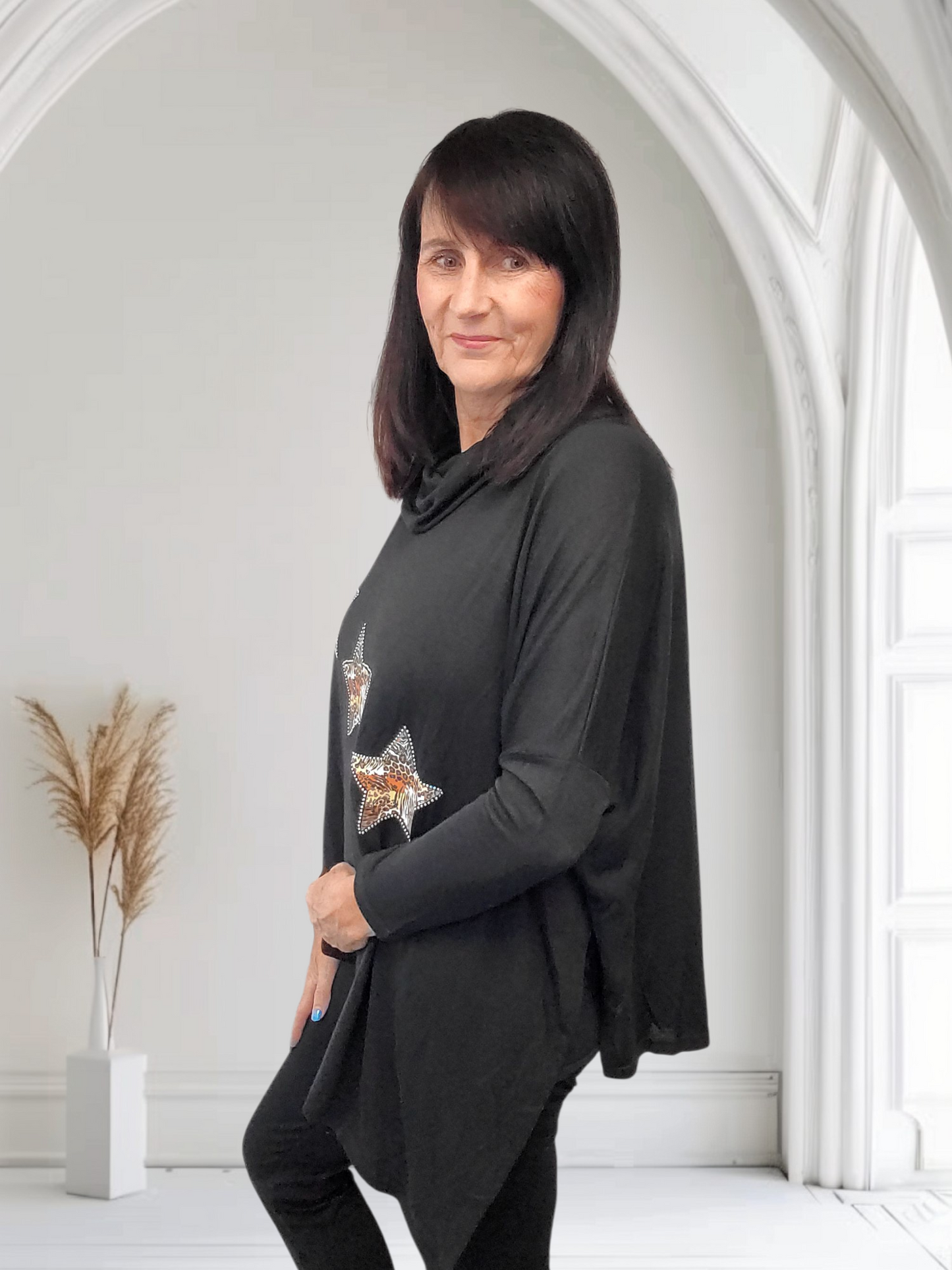 Demi Oversized Animal Print Star Top – Perfect with Leggings