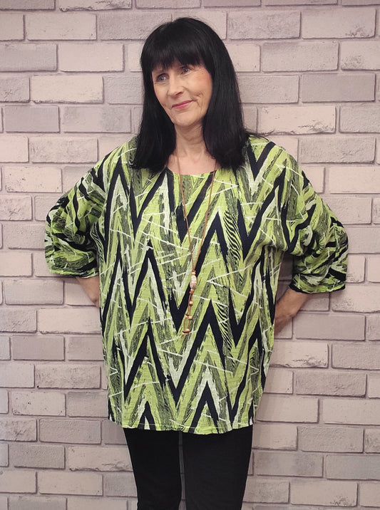 Tegan Zig Zag  Top  With Necklace