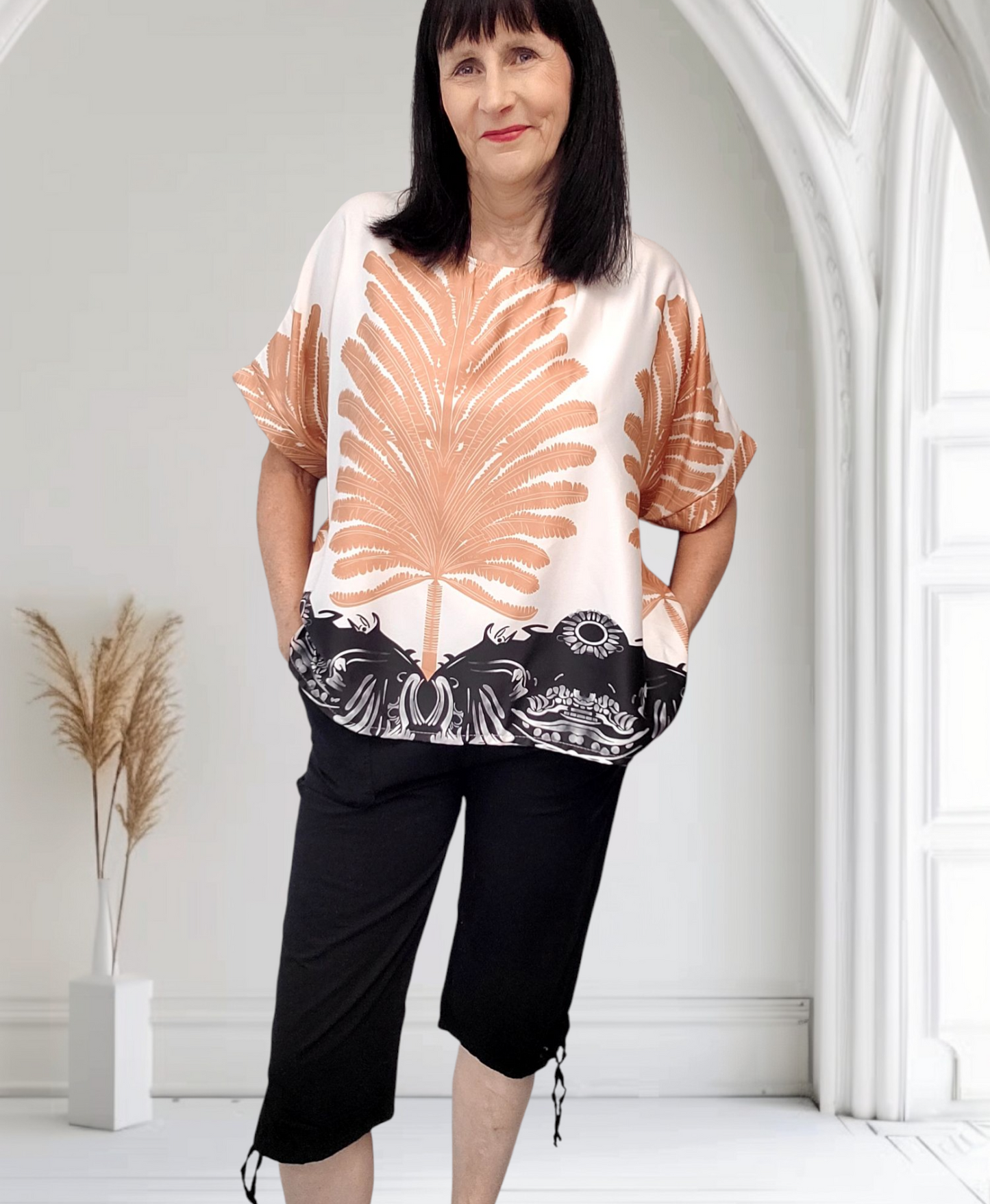 Crop Trousers  Elasticated  Waist  And Pockets