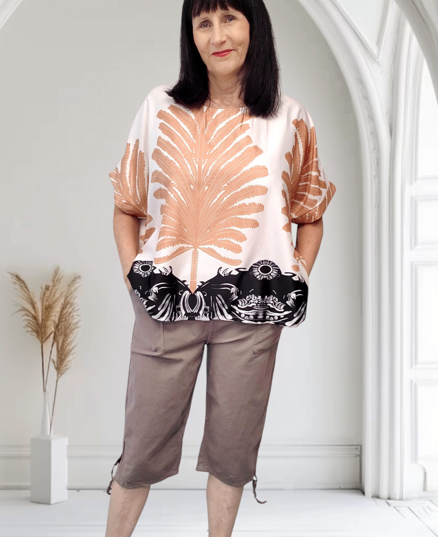 Crop Trousers  Elasticated  Waist  And Pockets