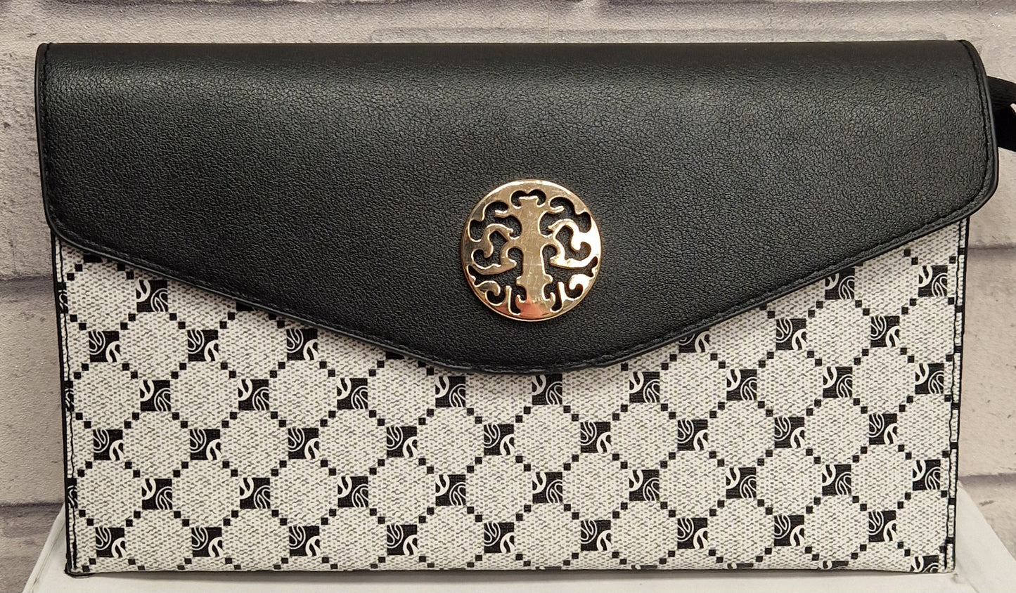 Clutch And Crossbody Bags - Couture Boutique