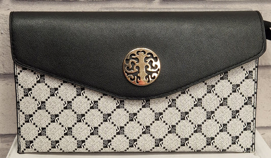 Clutch And Crossbody Bags - Couture Boutique