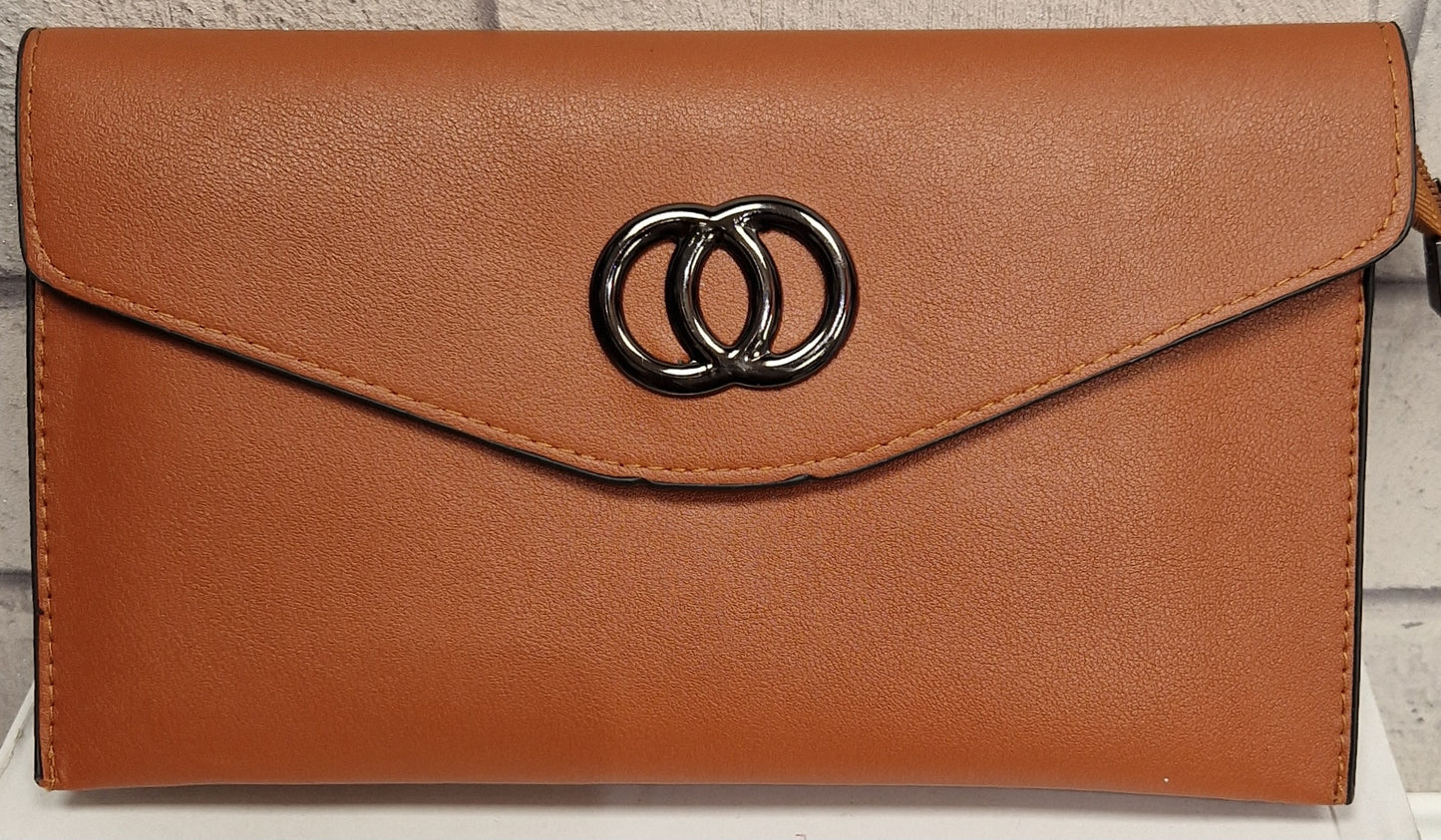 Clutch And Crossbody Bags - Couture Boutique