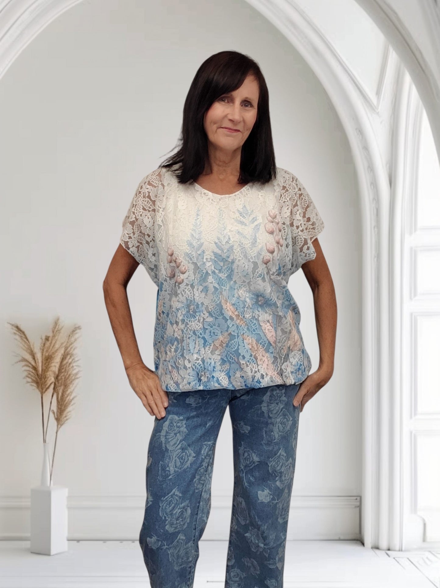 Rach Floral Lace Front Bubble Hem Top | One Size Fits UK 16-18