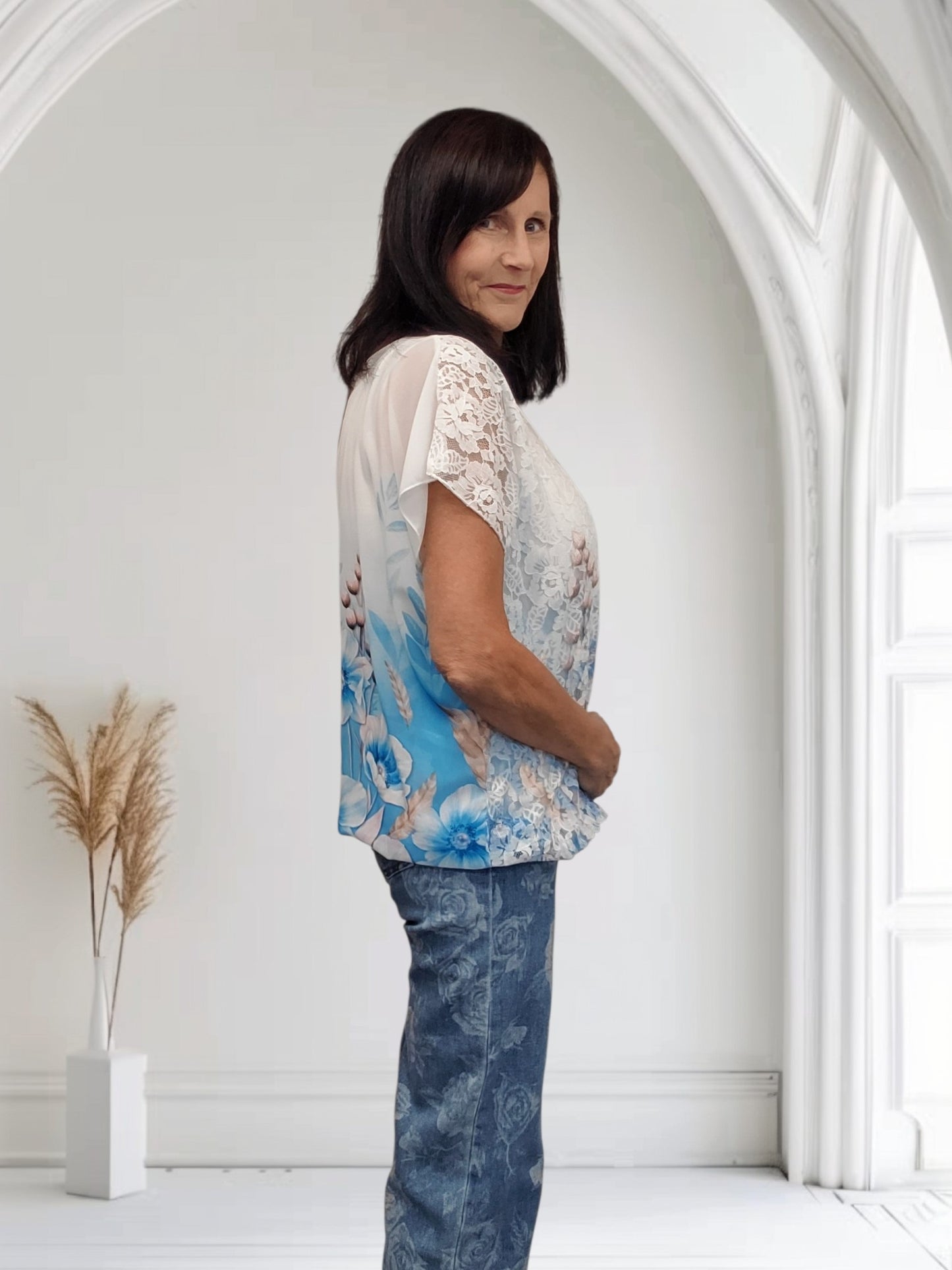 Rach Floral Lace Front Bubble Hem Top | One Size Fits UK 16-18
