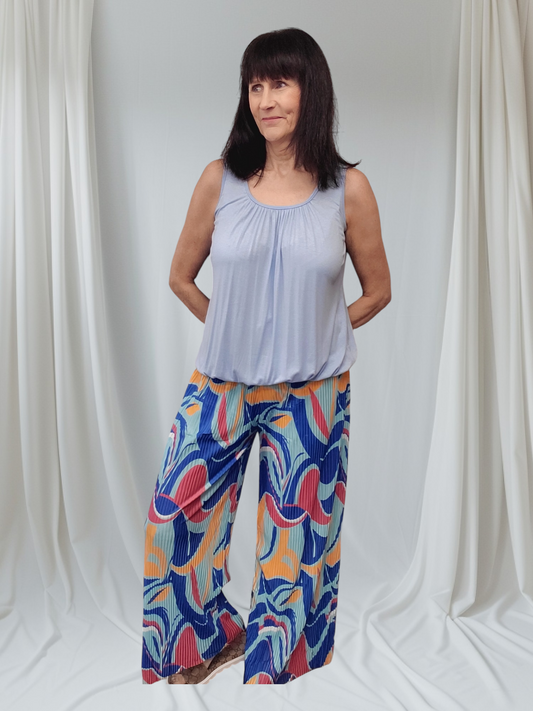 Pleated Trousers  With Colourful Print